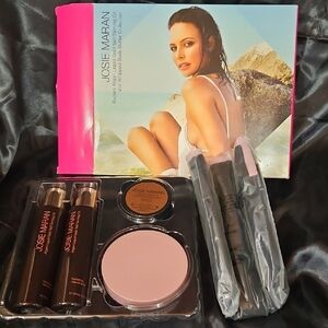 Josie Maran brand product set is a tanning kit featuring Argan Liquid Gold